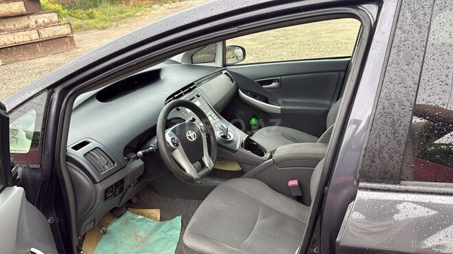 Toyota Prius-5