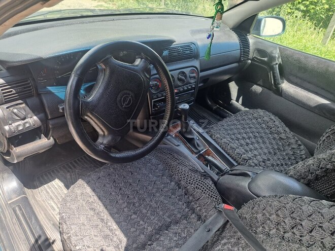 Opel Omega-5