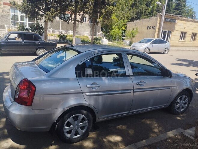 Hyundai Accent-7