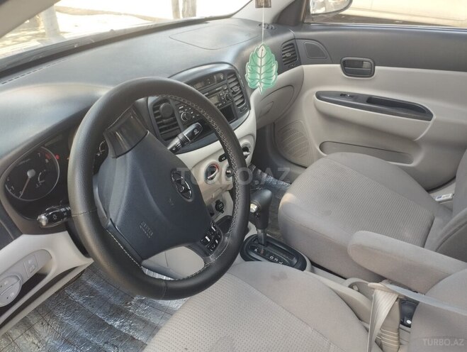 Hyundai Accent-2