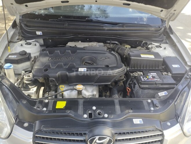 Hyundai Accent-4