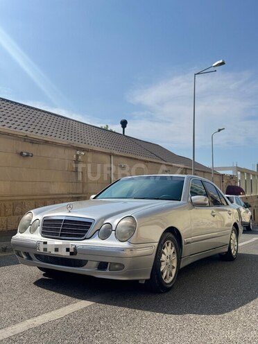 Mercedes E 240-1
