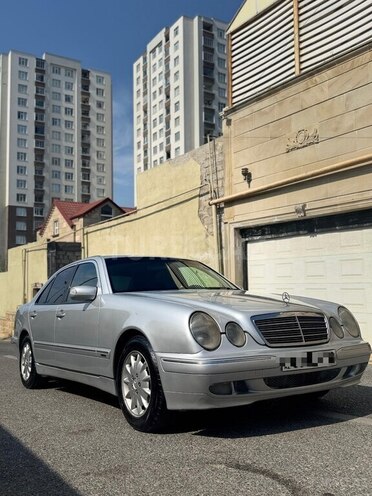 Mercedes E 240-3