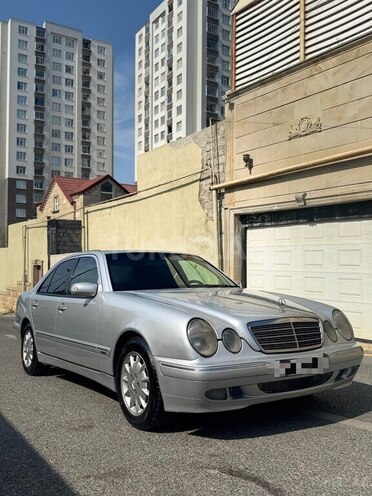 Mercedes E 240-4