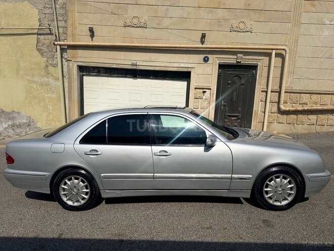 Mercedes E 240-5