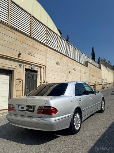 Mercedes E 240-6