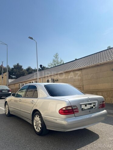 Mercedes E 240-8