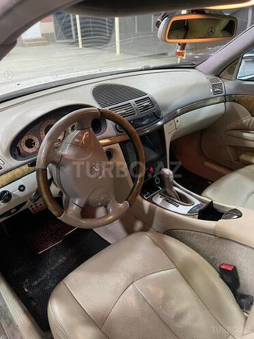 Mercedes E 240-16