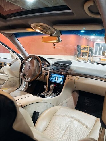 Mercedes E 240-11