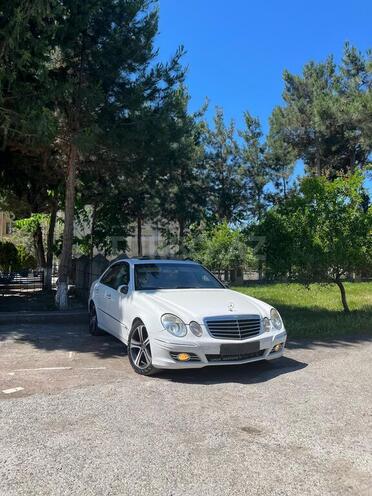 Mercedes E 240-1