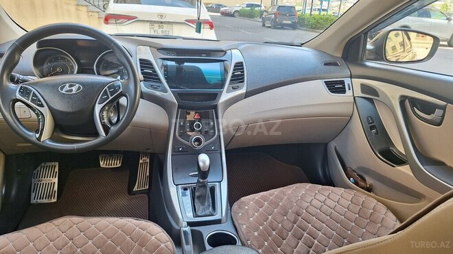Hyundai Elantra-4