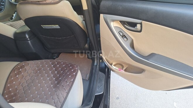 Hyundai Elantra-3