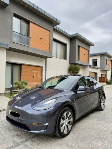 Tesla Model Y-1