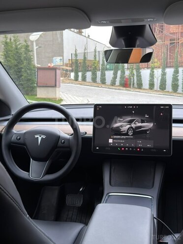 Tesla Model Y-6