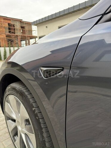 Tesla Model Y-11