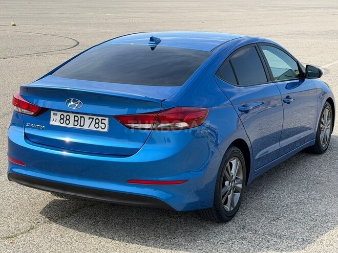 Hyundai Elantra-6