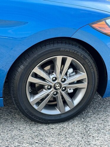 Hyundai Elantra-21