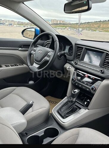Hyundai Elantra-9