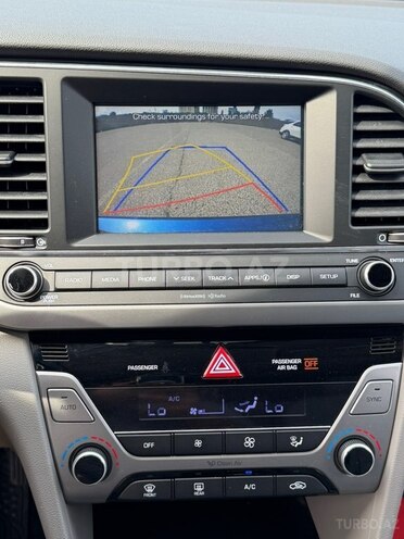 Hyundai Elantra-13