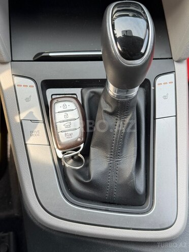 Hyundai Elantra-15