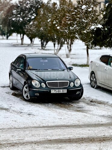 Mercedes E 240-1