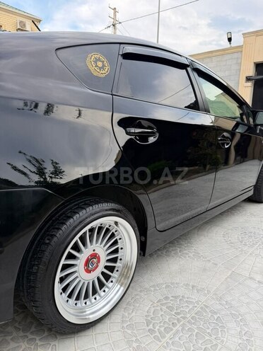 Toyota Prius-12