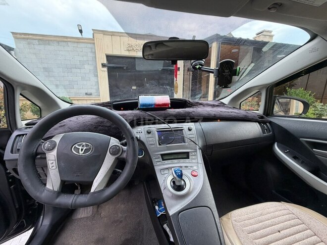 Toyota Prius-8