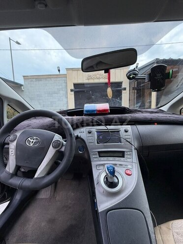 Toyota Prius-10