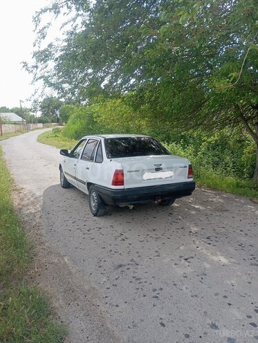 Daewoo Racer-4