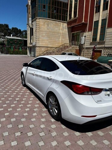 Hyundai Elantra-4