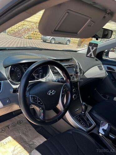 Hyundai Elantra-8