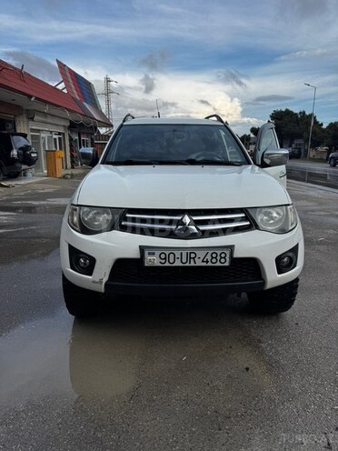 Mitsubishi L200-1