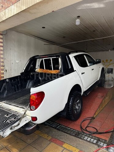 Mitsubishi L200-3