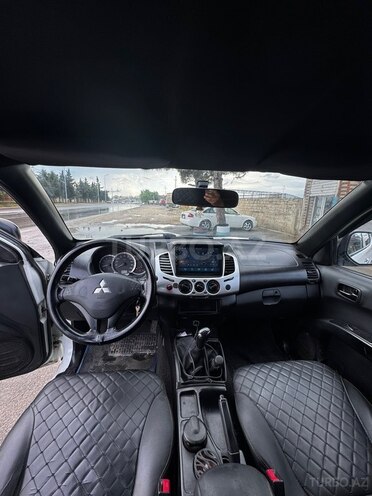 Mitsubishi L200-10