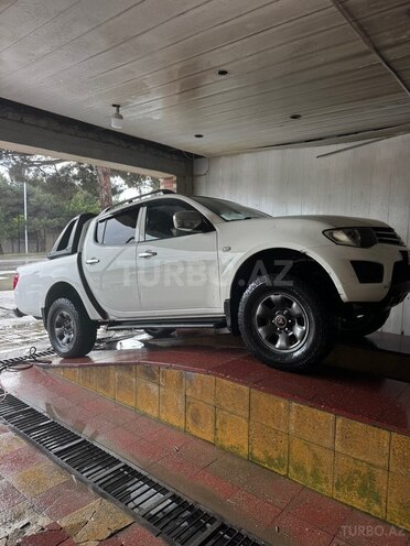 Mitsubishi L200-2