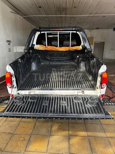 Mitsubishi L200-4