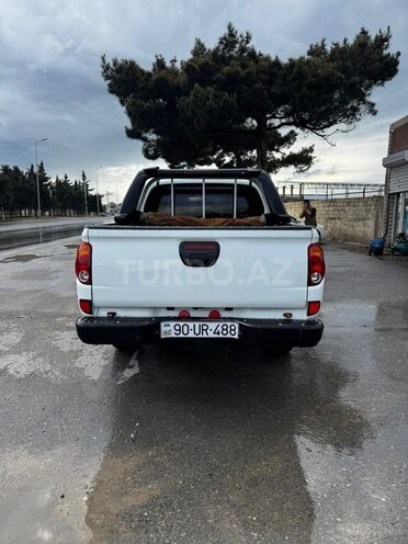 Mitsubishi L200-8