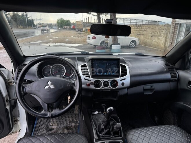 Mitsubishi L200-11