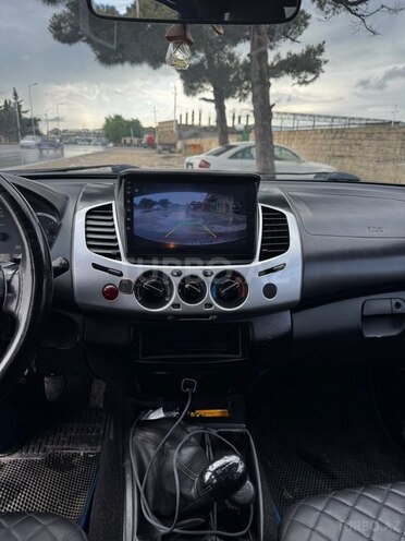 Mitsubishi L200-12