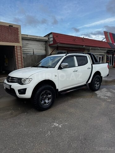 Mitsubishi L200-9