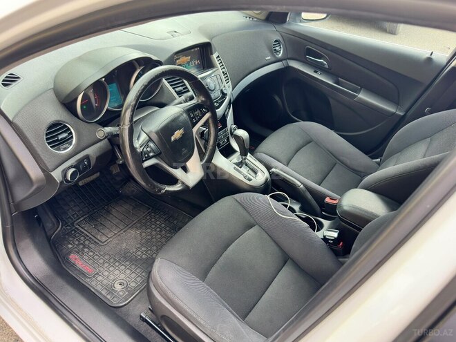 Chevrolet Cruze-12