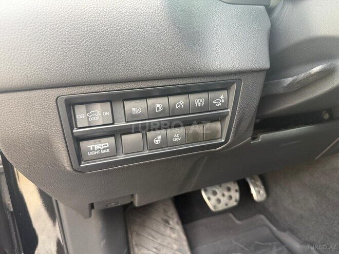 Toyota Sequoia-9