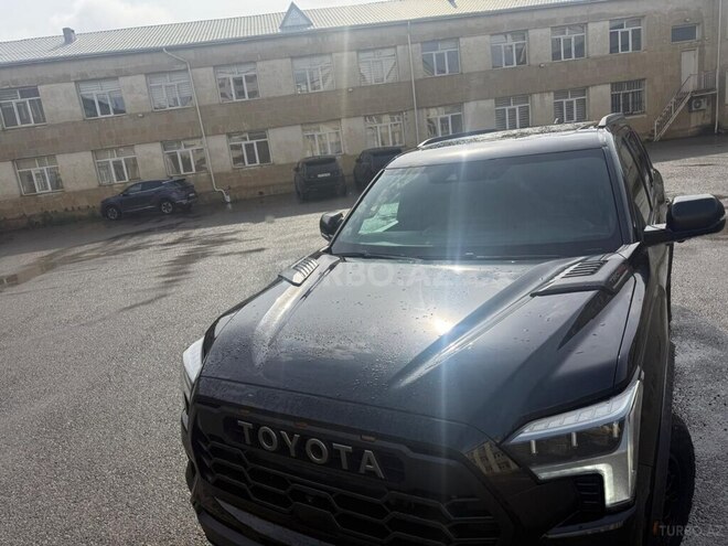 Toyota Sequoia-12