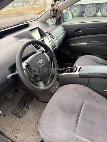 Toyota Prius-5