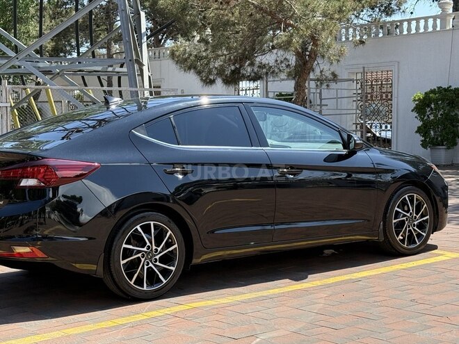 Hyundai Elantra-17