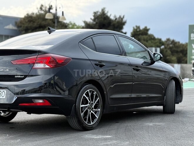 Hyundai Elantra-5