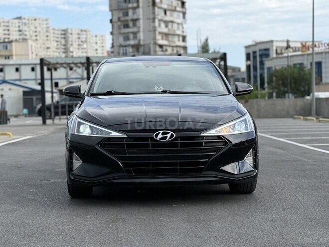 Hyundai Elantra-1