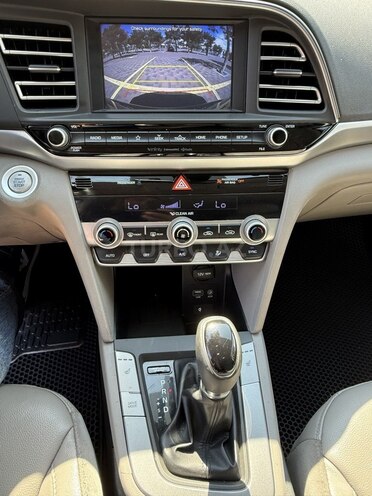 Hyundai Elantra-9