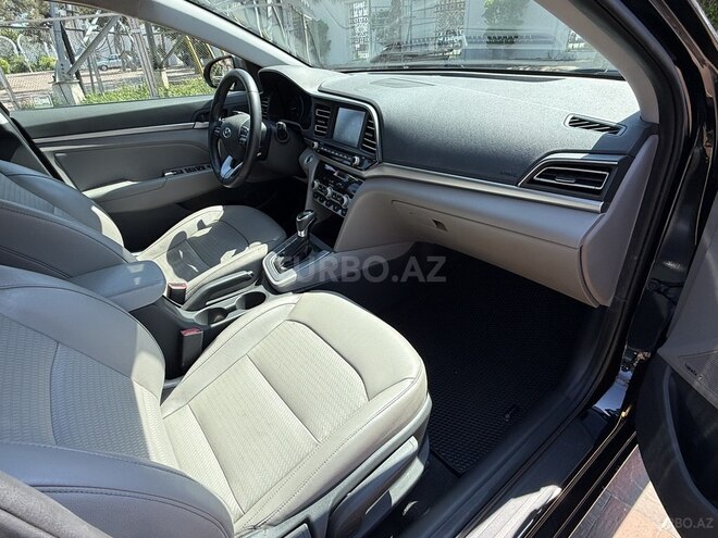 Hyundai Elantra-11
