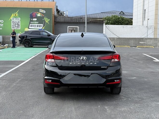 Hyundai Elantra-2